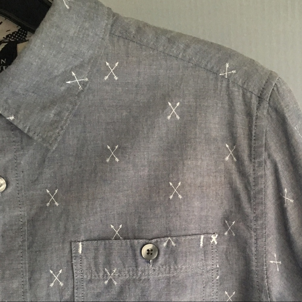 SHAUN WHITE - Chambray Arrow Print Button Down